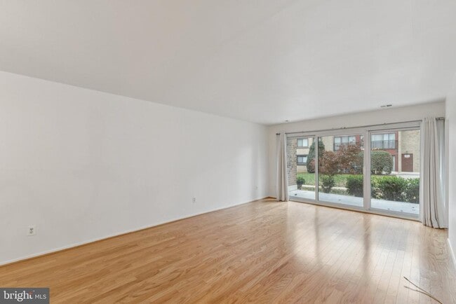 Foto del edificio - 2817 Jermantown Rd