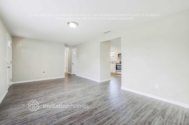 Foto del edificio - 8127 Kenwood Dr N