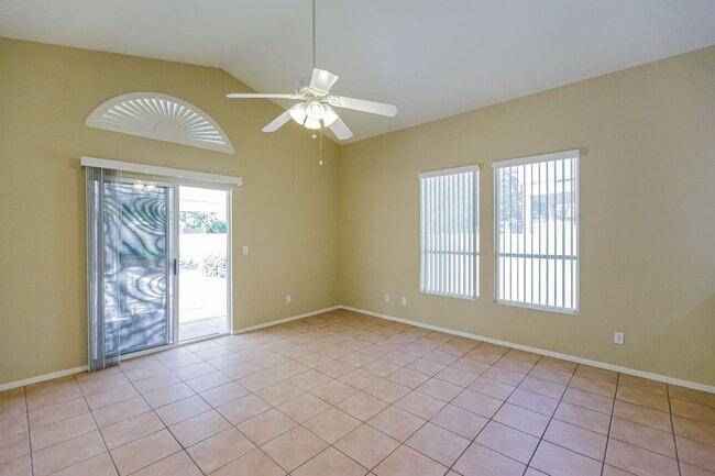 Building Photo - 1 Story home located in Silverado Ranch