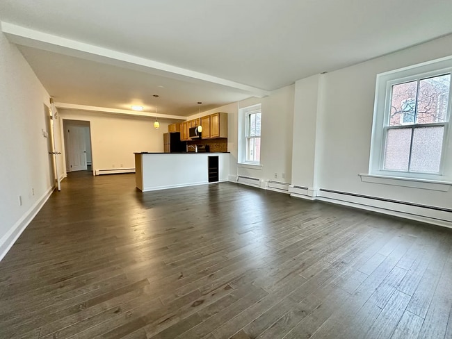 Building Photo - 420 W Chestnut St