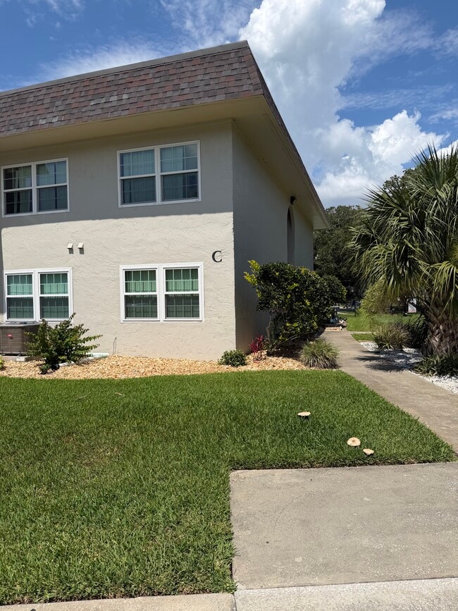 Building Photo - 3800 Saxon Dr