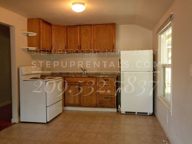 Building Photo - All Electric 2 Bedroom 1 Bath Home Near Soulsbyville!