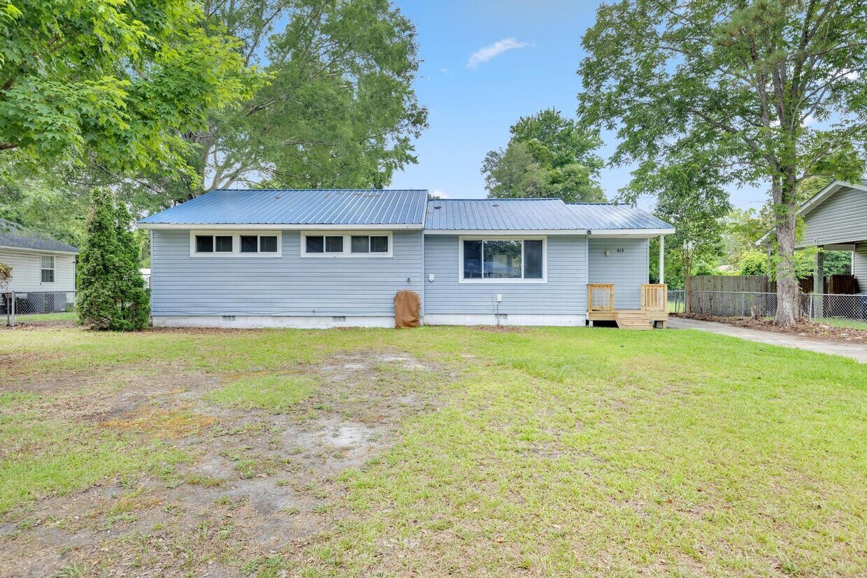 Primary Photo - 3 bedroom Northwoods Home