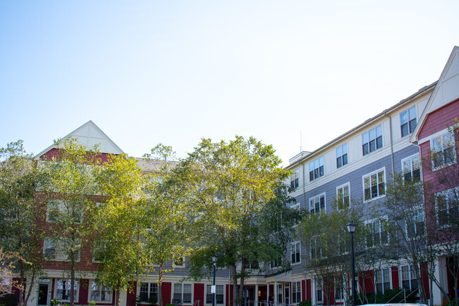 Building Photo - Newport Heights