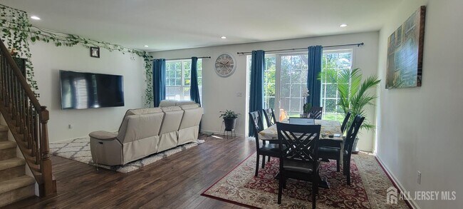Building Photo - 6 Begonia Ln