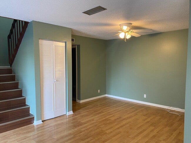 Foto del edificio - 1705 Forest Lakes Cir