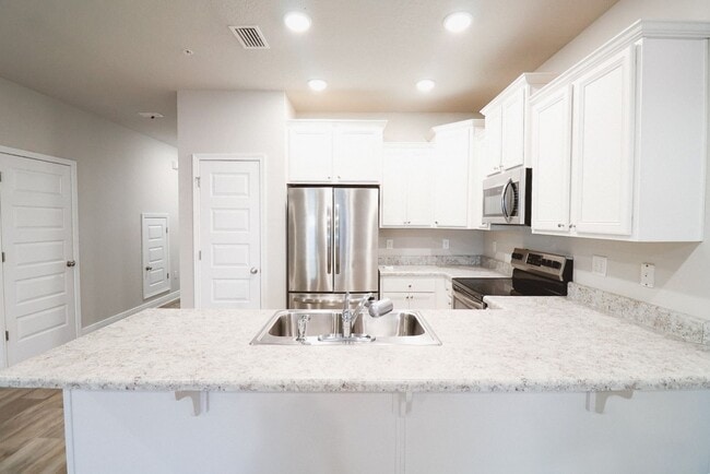Building Photo - 6024 Royal Port Ct