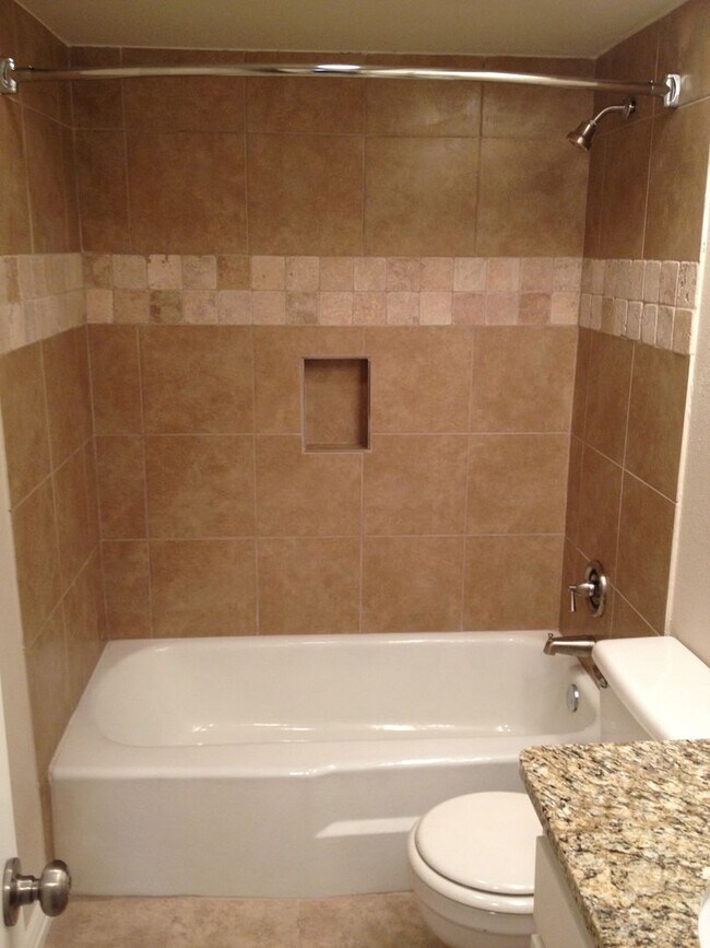 Building Photo - 4 bedroom / 3 bath in Irving