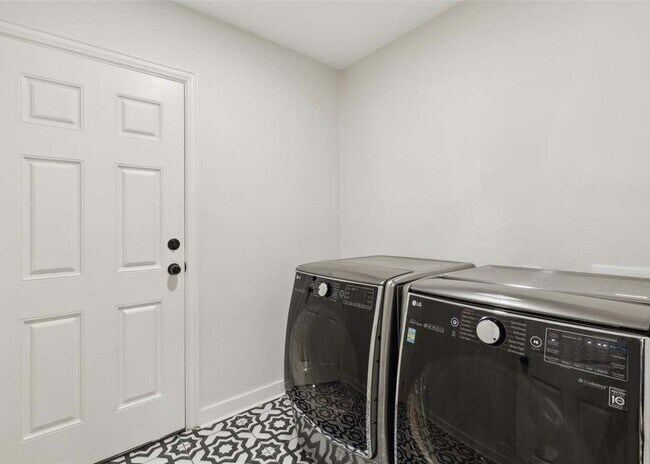 Foto del edificio - 7290 Hickory St
