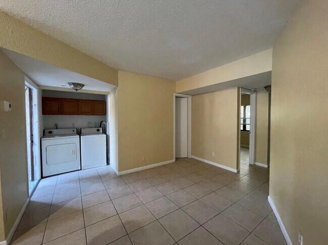 Foto del edificio - 11630 NW 26th Ct