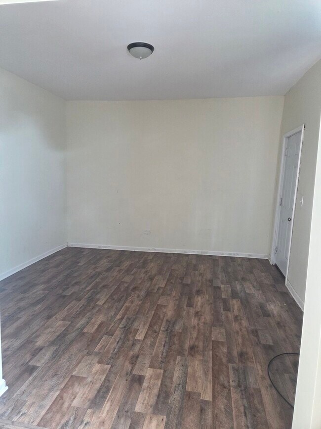 Foto del edificio - 1133 E 81st St