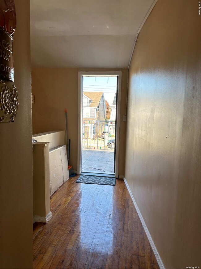 Building Photo - 176-18-176110 Brinkerhoff Ave