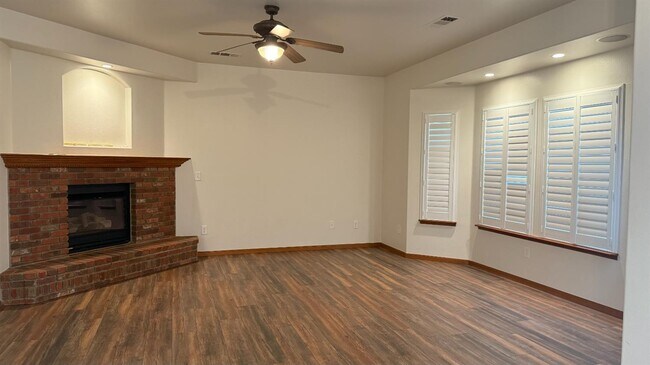 Foto del edificio - 521 Sherwood Ct
