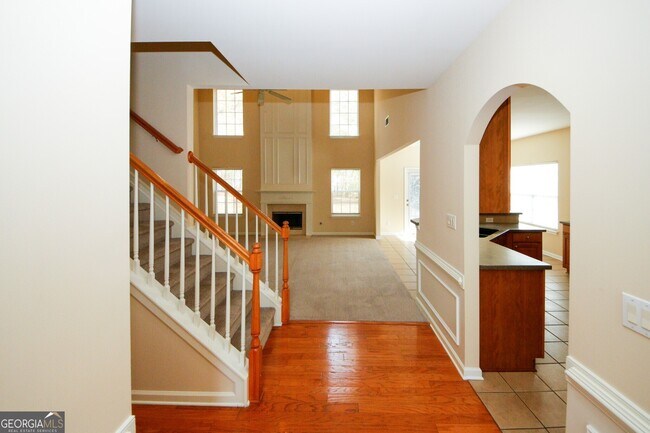 Foto del edificio - 587 Creek Valley Ct