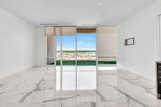 Foto del edificio - 2408 Victory Park Ln