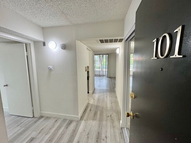 Foto del edificio - 3715 S Canfield Ave