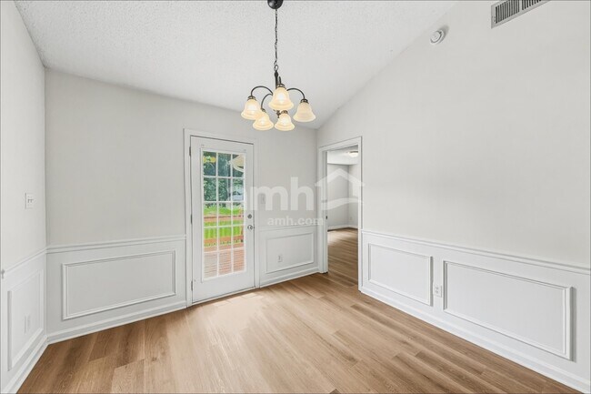 Foto del edificio - 9415 Foggy Meadow Rd