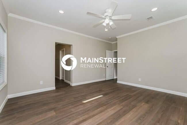 Building Photo - 3 Bedroom Pet-Friendly Home in St Petersbu...