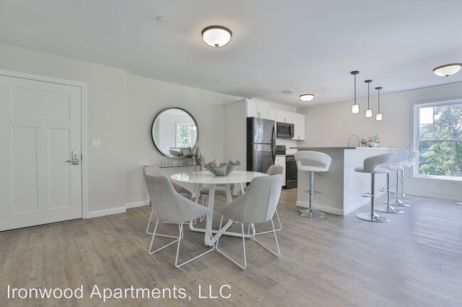 Foto del edificio - 1 br, 1 bath Apartment - 215 Fairmount Avenue