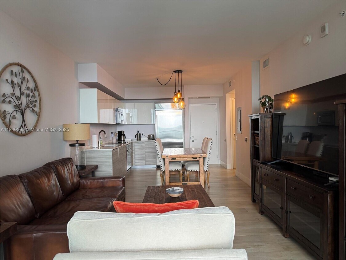 Foto principal - 1300 Brickell Bay Dr