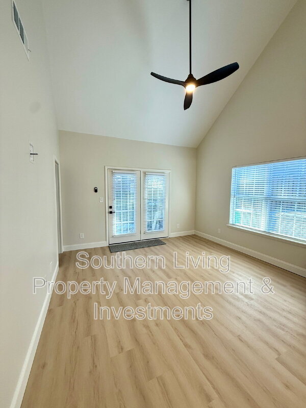 Foto del edificio - 8811 Roseton Ln