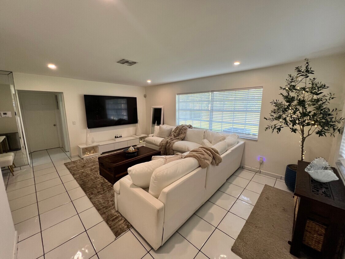 Foto principal - 3021 Albatross Rd