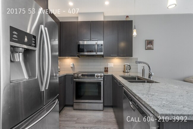 Photo du bâtiment - Furnished Two Bedroom Condo