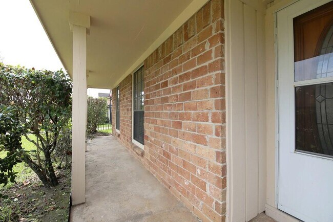 Building Photo - 11662 Sagewillow Ln
