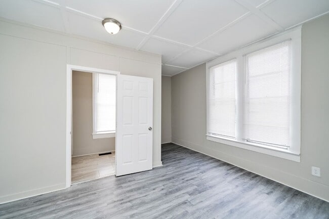 Building Photo - 233 Alder Ave