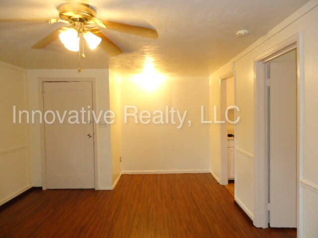 Building Photo - 3705 Edgewater Dr