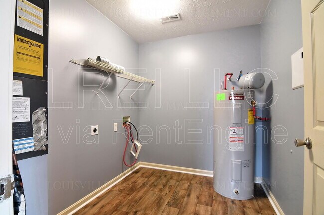 Foto del edificio - 304 Keeneland Dr
