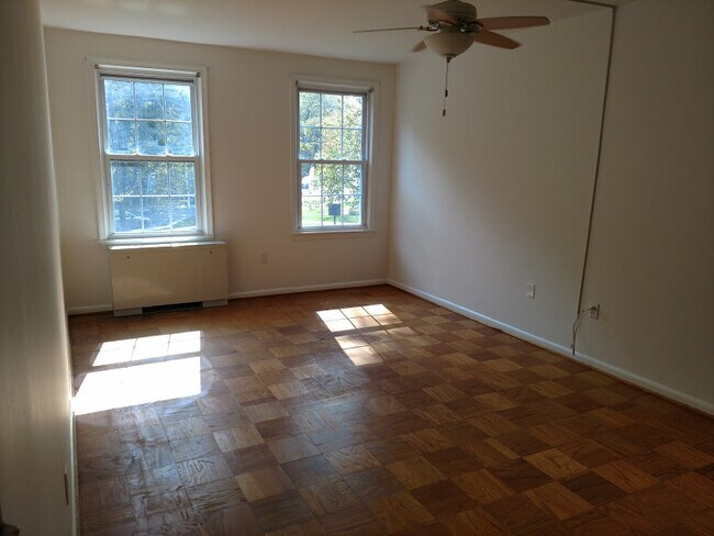 main bedroom - 3535 Chevy Chase Lake Dr Apartment