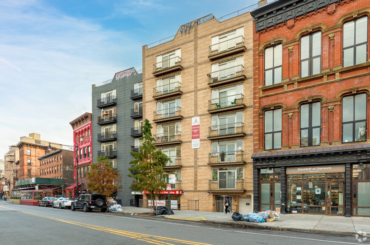 Primary Photo - Williamsburg Mews