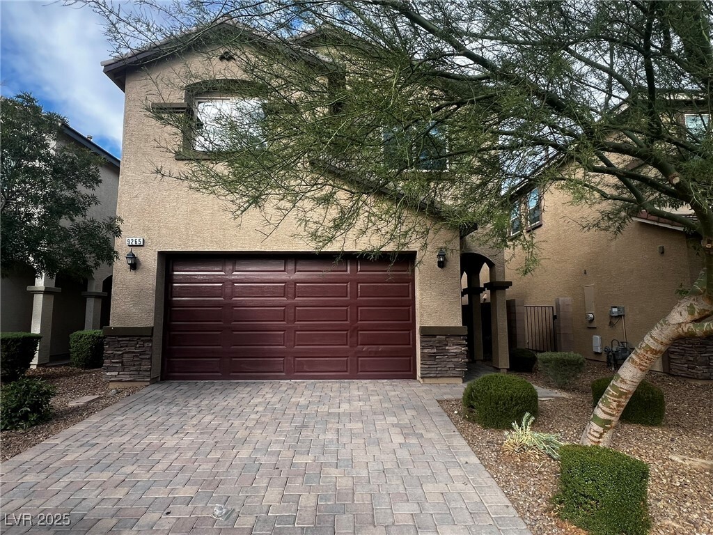 Foto principal - 9265 Romance Diamond St
