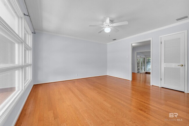 Foto del edificio - 252 South Dr