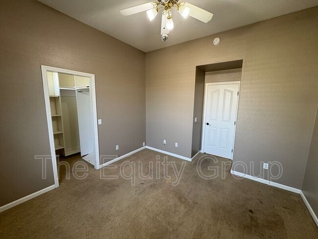 Building Photo - 2511 S Peppertree St