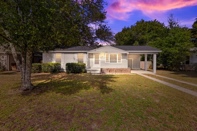 Building Photo - 354 Chicago Ave