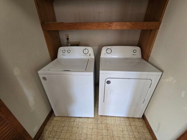 Foto del edificio - 8300 Banshire Ct