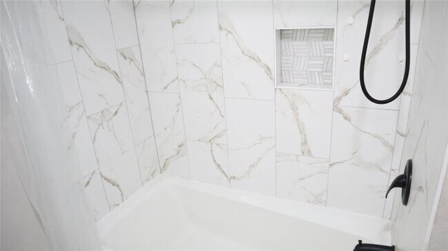 Foto del edificio - 5439 Lymbar Dr