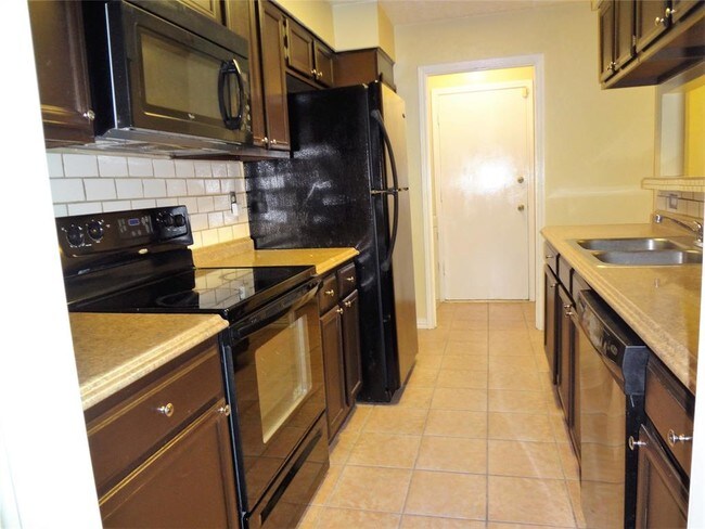 Foto del edificio - 16619 Capewood Dr