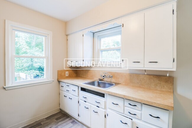 Foto del edificio - 7022 Ellen Ave