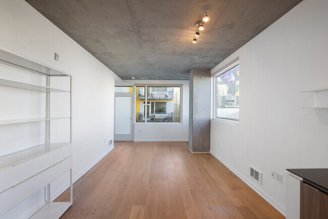 Building Photo - 45 Bartlett St