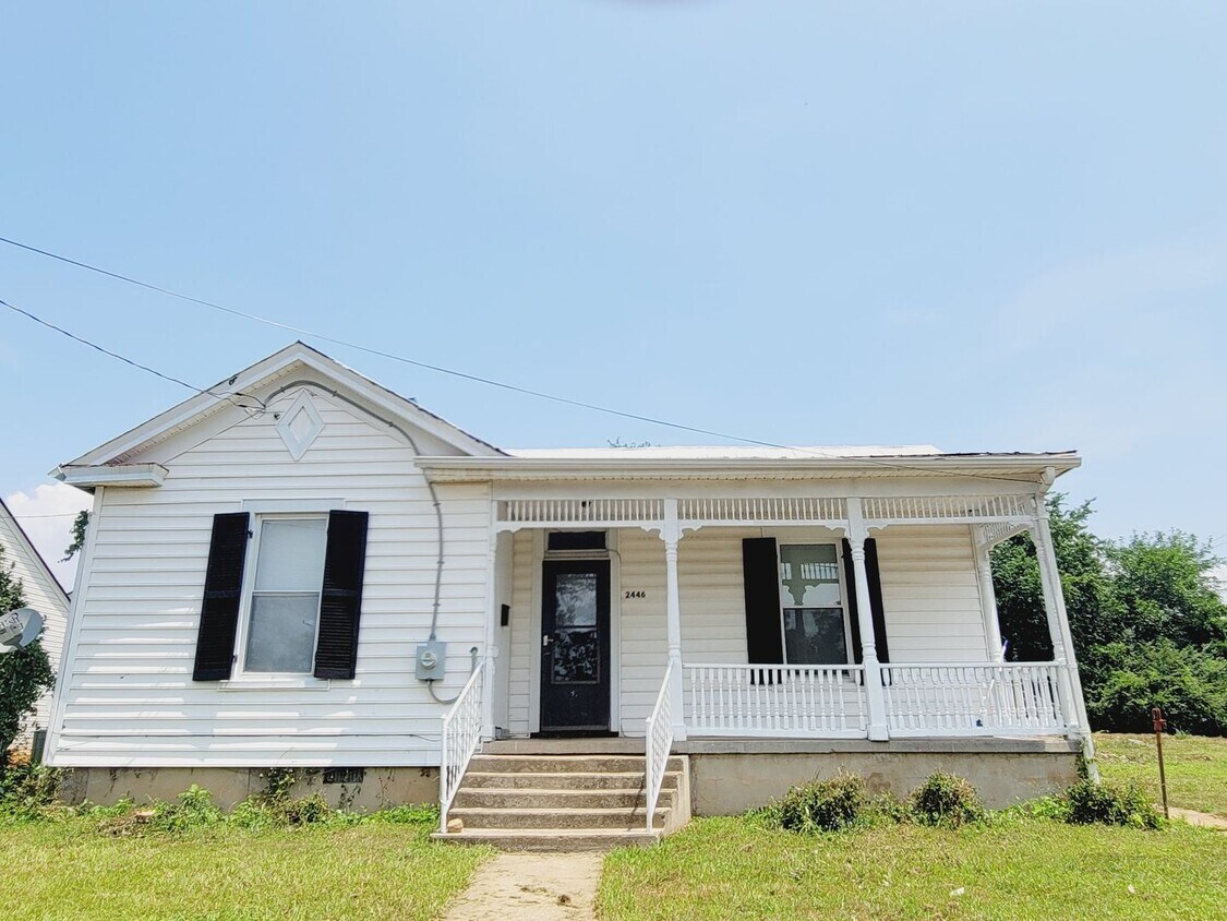 Bungalow with Large Yard - Bungalow with Large Yard