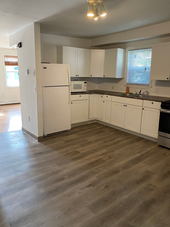 1st floor kitchen in rear - 36 Cork St