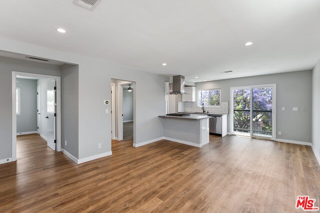 Foto del edificio - 5847 Willoughby Ave