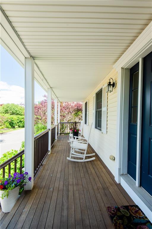 Foto del edificio - 663 Aquidneck Ave