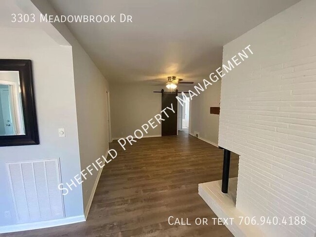 Building Photo - 3303 Meadowbrook Dr.