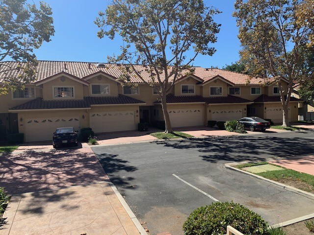 Complejo tranquilo - 3111 E Hillcrest Dr