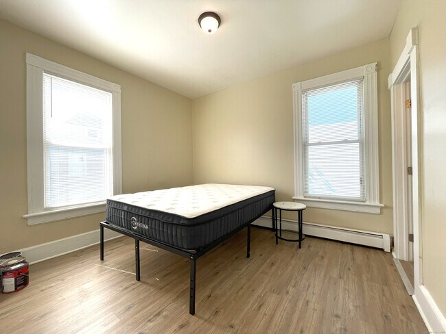 Foto del edificio - 196 Blatchley Ave