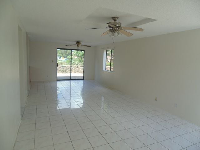Building Photo - 4 bedroom, 2 bath, w/ 2 car garage in Ewa ...
